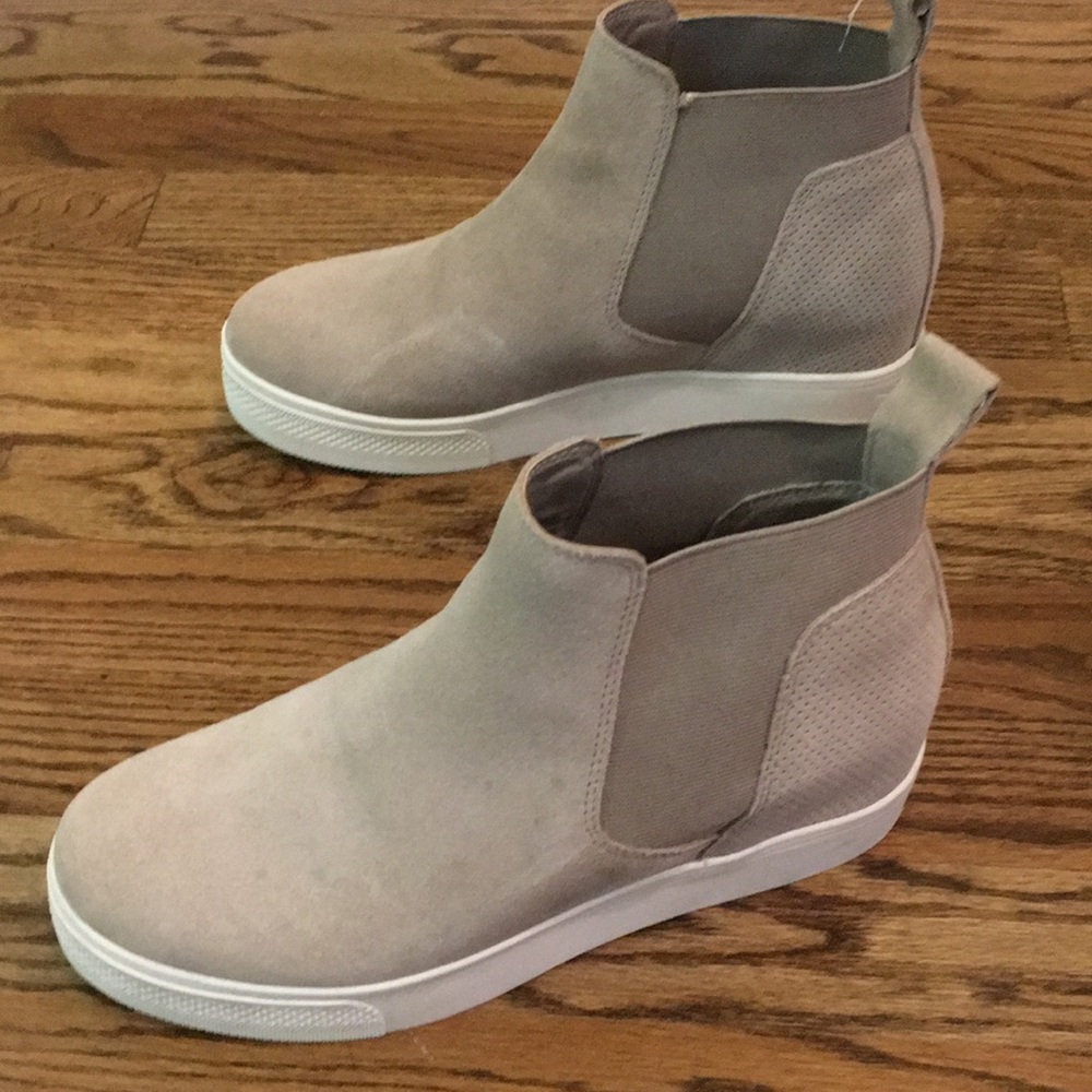 Velvet shoes